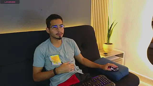 Jaybrown  1 online show from October 19, 2025, 3:51 am