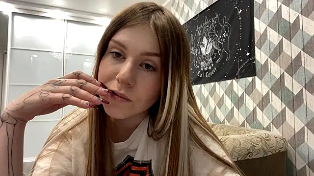 RebelKitsune online show from October 30, 2025, 3:57 pm