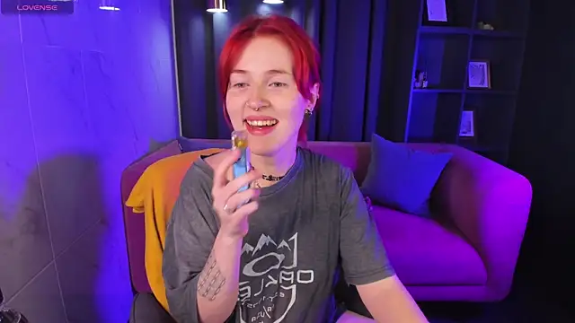 Freirenee online show from October 12, 2025, 1:32 pm