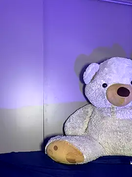 Snapshot of EmilyZuits chatting on October 3, 2025, 8:50 pm EmilyZuits online show from October 3, 2025, 8:50 pm