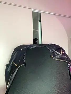 Snapshot of EmilyZuits chatting on November 8, 2025, 8:51 pm EmilyZuits online show from November 8, 2025, 8:51 pm