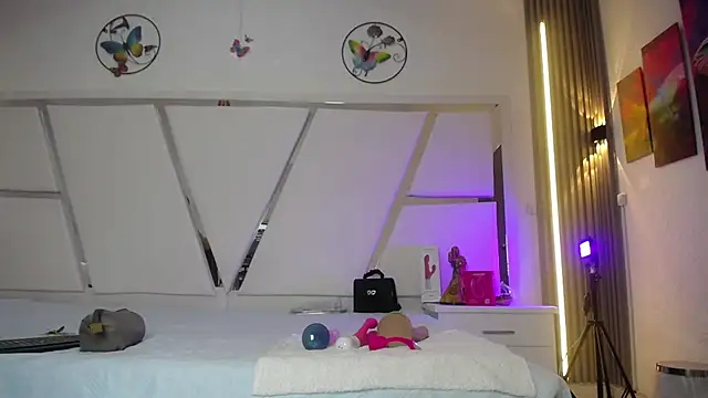 Snapshot of chloe__Jones_ chatting on June 1, 2026, 12:51 pm chloe Jones online show from June 1, 2026, 12:51 pm