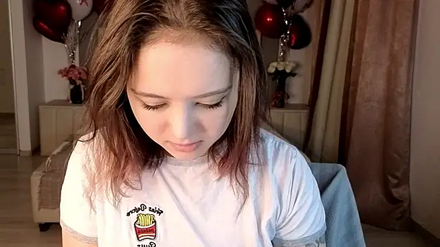  EVA GREEN online show from October 3, 2025, 7:49 am