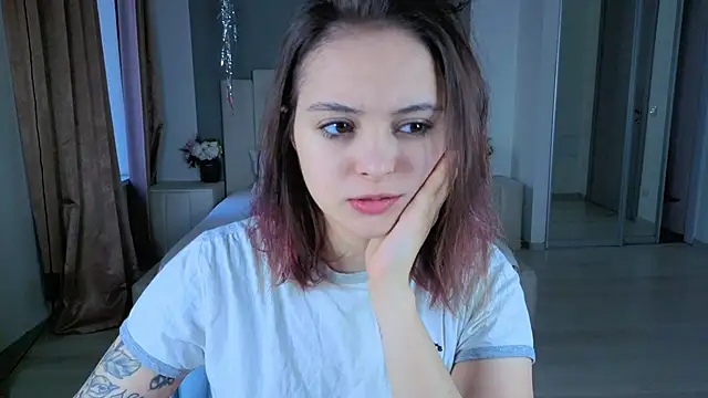  EVA GREEN online show from October 8, 2025, 12:25 pm