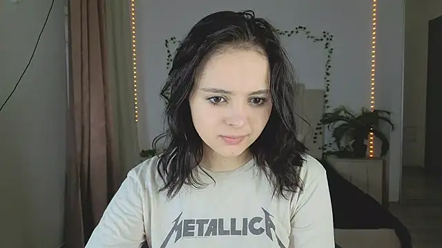  EVA GREEN online show from November 1, 2025, 11:34 am