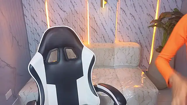 Snapshot of Terry_tx chatting on November 12, 2025, 1:00 pm Terry tx online show from November 12, 2025, 1:00 pm