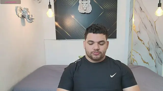 Adonis Walker online show from November 9, 2025, 11:52 am