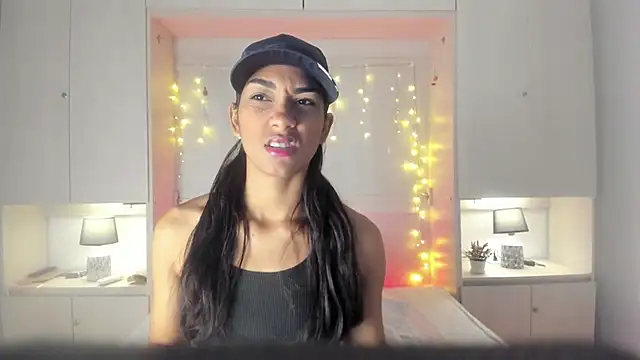 AnahiCollins online show from April 2, 2026, 11:30 am