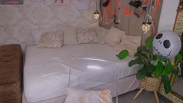 Catalina-E online show from November 2, 2025, 1:30 am