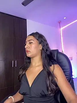 ScarletDesire  online show from October 16, 2025, 7:48 pm