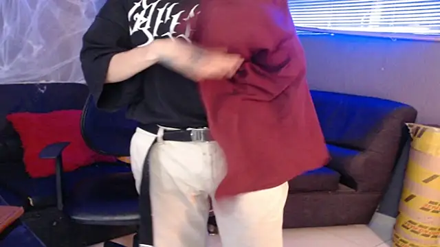 Kuregari xs online show from October 31, 2025, 4:46 am