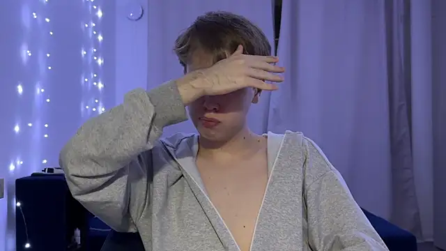 Snapshot of _bee_boy_ chatting on October 12, 2025, 3:44 pm bee boy online show from October 12, 2025, 3:44 pm