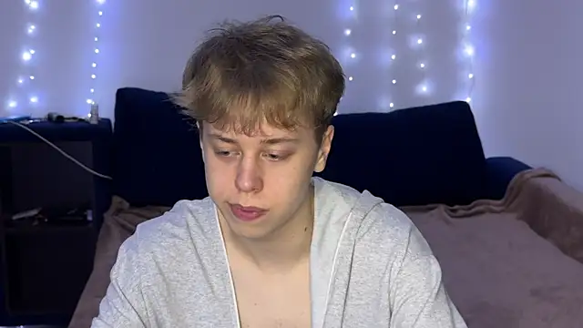 Snapshot of _bee_boy_ chatting on October 15, 2025, 4:18 pm bee boy online show from October 15, 2025, 4:18 pm