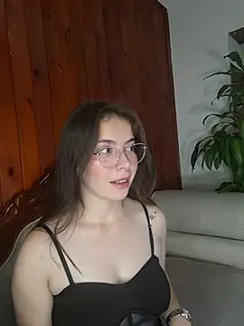 EmmaValencia  online show from February 2, 2026, 6:28 pm