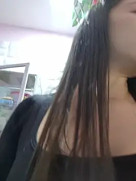 EmmaValencia  online show from April 16, 2026, 6:19 pm