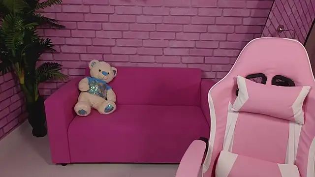 Snapshot of DominiqueSweetie chatting on October 3, 2025, 9:12 pm DominiqueSweetie online show from October 3, 2025, 9:12 pm