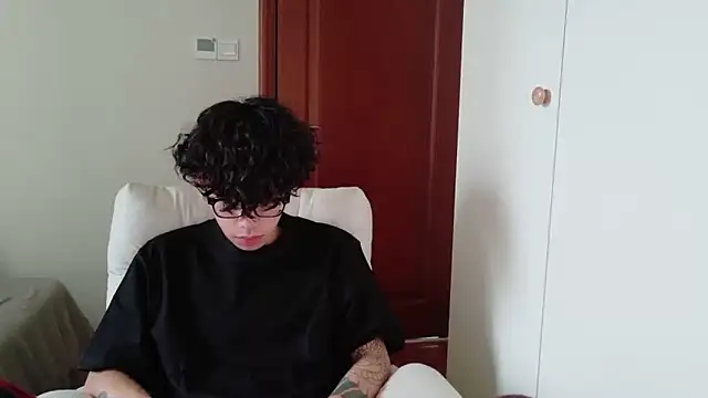 hangzi-0011 online show from October 19, 2025, 6:03 am