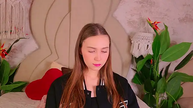 OliviaLay online show from November 23, 2025, 10:59 am