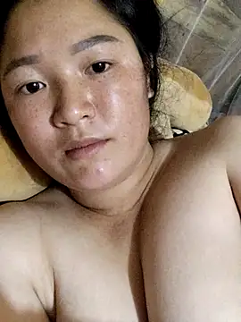 linhmiucute online show from September 29, 2025, 12:05 am