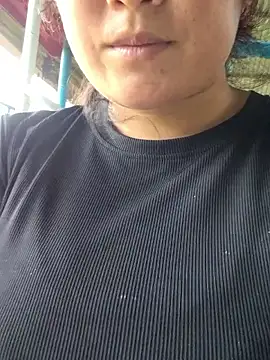 linhmiucute online show from October 10, 2025, 4:55 am