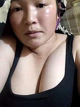 linhmiucute online show from October 17, 2025, 2:30 pm