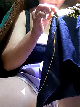 linhmiucute online show from October 26, 2025, 1:33 am