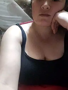 linhmiucute online show from November 6, 2025, 12:28 pm