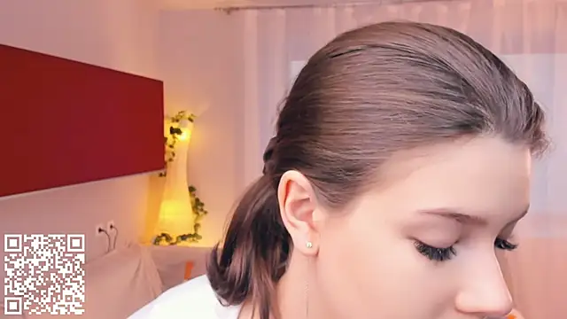 Snapshot of MondoNeko chatting on October 24, 2025, 7:05 am MondoNeko online show from October 24, 2025, 7:05 am