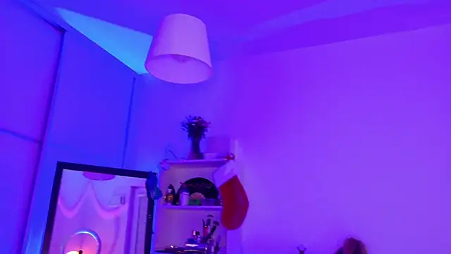 MysticRoxanne online show from December 4, 2025, 5:17 am