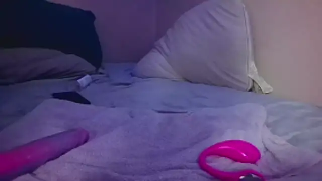 Snapshot of Queen2454 chatting on October 24, 2025, 6:15 pm Queen2454 online show from October 24, 2025, 6:15 pm