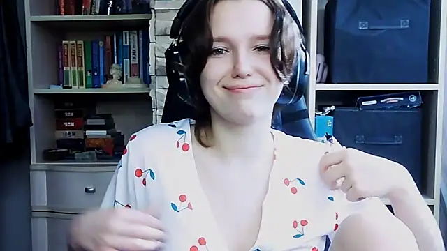 Snapshot of Diana-back chatting on October 7, 2025, 6:54 am Diana-back online show from October 7, 2025, 6:54 am