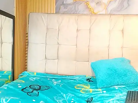 martinasmith303av online show from October 24, 2025, 1:18 pm