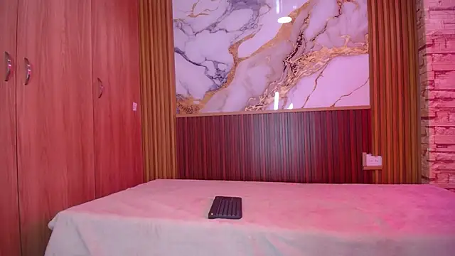 martinasmith303av online show from November 12, 2025, 4:29 pm