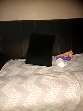 Wiw1 online show from April 5, 2026, 11:46 pm