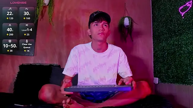 Snapshot of milo_crave chatting on October 9, 2025, 12:47 pm milo crave online show from October 9, 2025, 12:47 pm