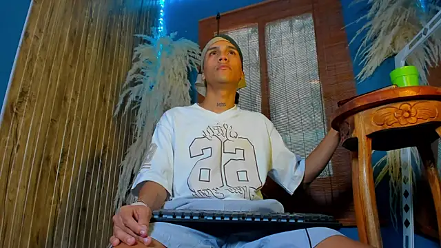 Snapshot of milo_crave chatting on October 29, 2025, 7:37 pm milo crave online show from October 29, 2025, 7:37 pm