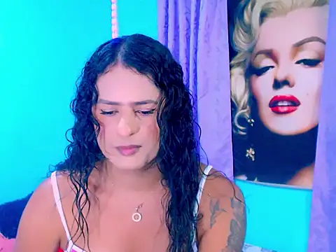 Snapshot of horny_val_ chatting on October 6, 2025, 2:20 am horny val online show from October 6, 2025, 2:20 am