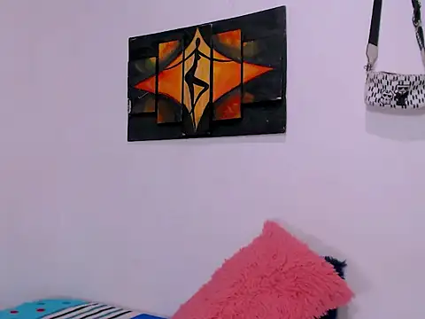 Snapshot of horny_val_ chatting on November 7, 2025, 5:18 am horny val online show from November 7, 2025, 5:18 am