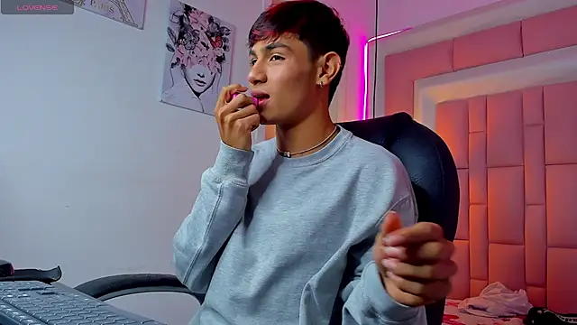 Snapshot of cherub_ chatting on December 19, 2025, 4:08 am cherub online show from December 19, 2025, 4:08 am