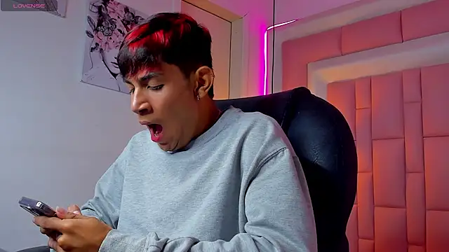 Snapshot of cherub_ chatting on December 20, 2025, 5:25 am cherub online show from December 20, 2025, 5:25 am