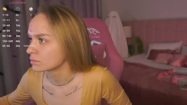 Snapshot of KathyRossi chatting on October 19, 2025, 6:36 am KathyRossi online show from October 19, 2025, 6:36 am