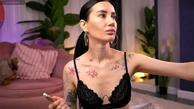 SerenaVelour online show from November 13, 2025, 11:20 am