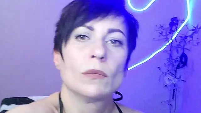 Snapshot of Ashley_Brookss chatting on November 2, 2025, 4:42 pm Ashley Brookss online show from November 2, 2025, 4:42 pm