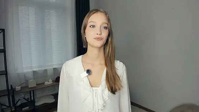 SerrenaAa online show from October 7, 2025, 8:22 am