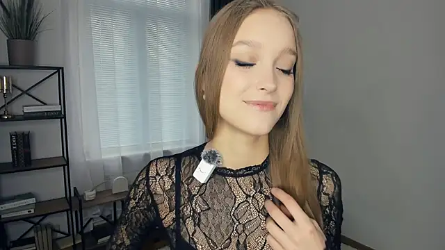 SerrenaAa online show from October 29, 2025, 7:43 am