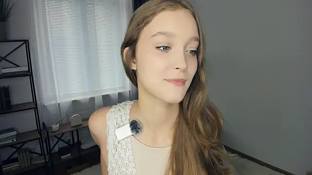 SerrenaAa online show from November 19, 2025, 9:20 am