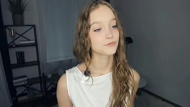 SerrenaAa online show from November 21, 2025, 7:07 am