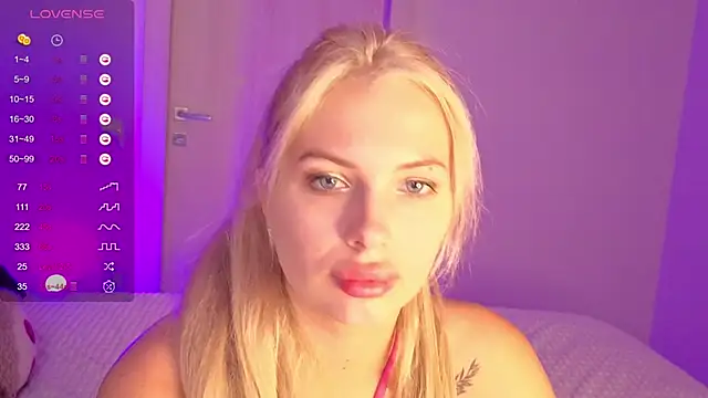 SweetCherryBlonde online show from October 5, 2025, 9:07 am