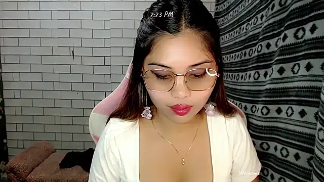 Snapshot of pinay_old_lover chatting on November 9, 2025, 6:23 am pinay old lover online show from November 9, 2025, 6:23 am
