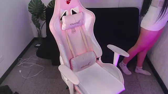 Snapshot of Lexy_Storm_18 chatting on October 31, 2025, 7:04 pm Lexy Storm 18 online show from October 31, 2025, 7:04 pm